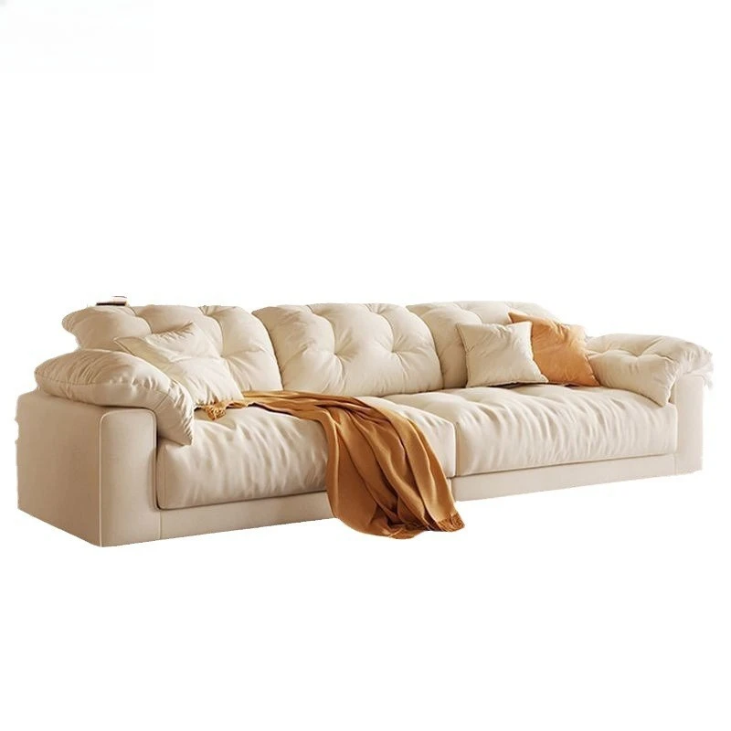 Estilo crema, sofá de tela tecnológica, salón pequeño, simple y moderno.