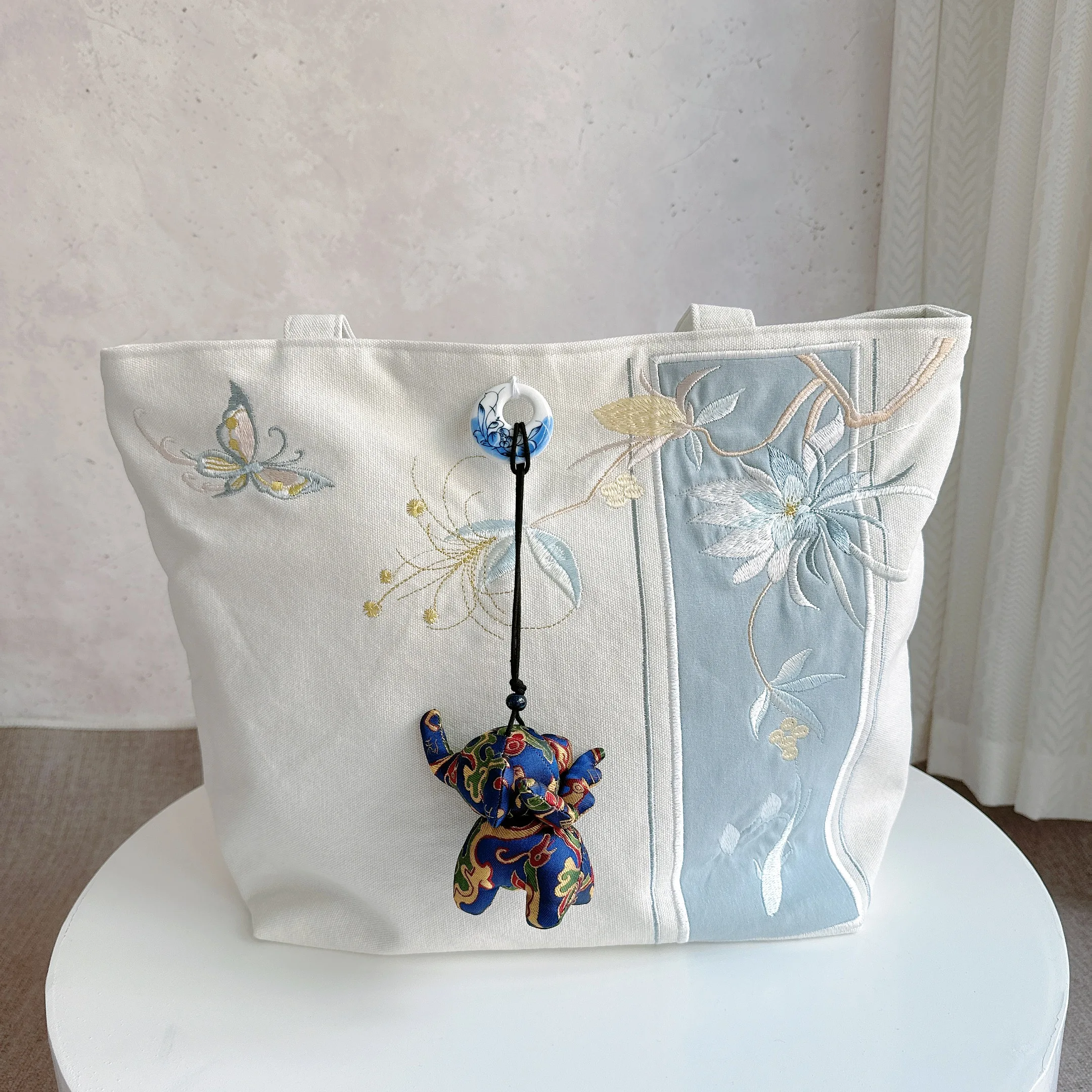 Cuciture fatte a mano Ali dell'amicizia Animale Elefante Portachiavi Portachiavi Ciondolo Ricamo cinese Shu Broccato Tessuto di seta 100%