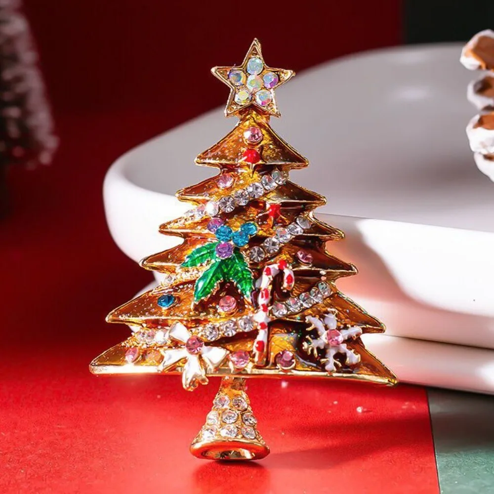 Unique Creative Christmas Keychain Alloy Luxury Enamel Rhinestone Pendant Red Exquisite Christmas Tree Key Ring Couple