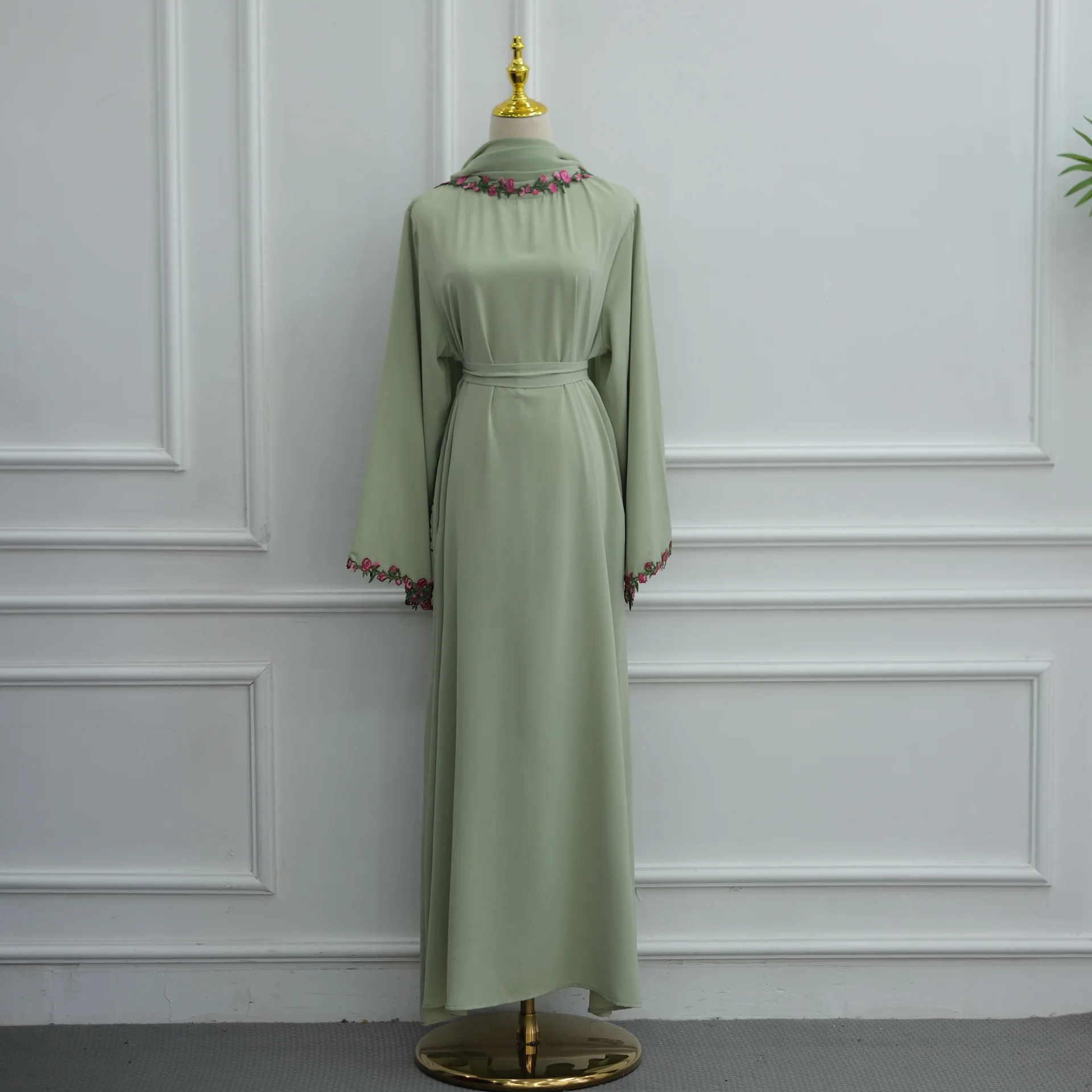 Zahraa Damenkleider Islamische Kleidung Freizeitkleid Spitzenblumen Neues Weiches Nida Geschlossenes Abaya Muslimisches Kleid mit Passendem Hijab – Detail 25