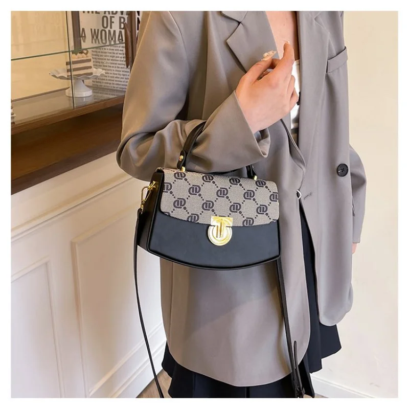 Hochwertige Damen-Tragetasche aus Rindsleder, die Paris mit geräumigem, weichem, täglichem, modernem Look bereitet ​