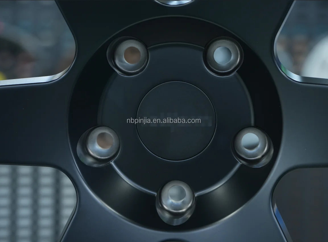 عجلات مزورة مصنوعة من خليط معدني عالي الجودة 5 فتحات 5x108 5x112 19 بوصة جنوط سيارة سوداء وما إلى ذلك عجلات مصنوعة من خليط معدني مزورة خفيفة للغاية