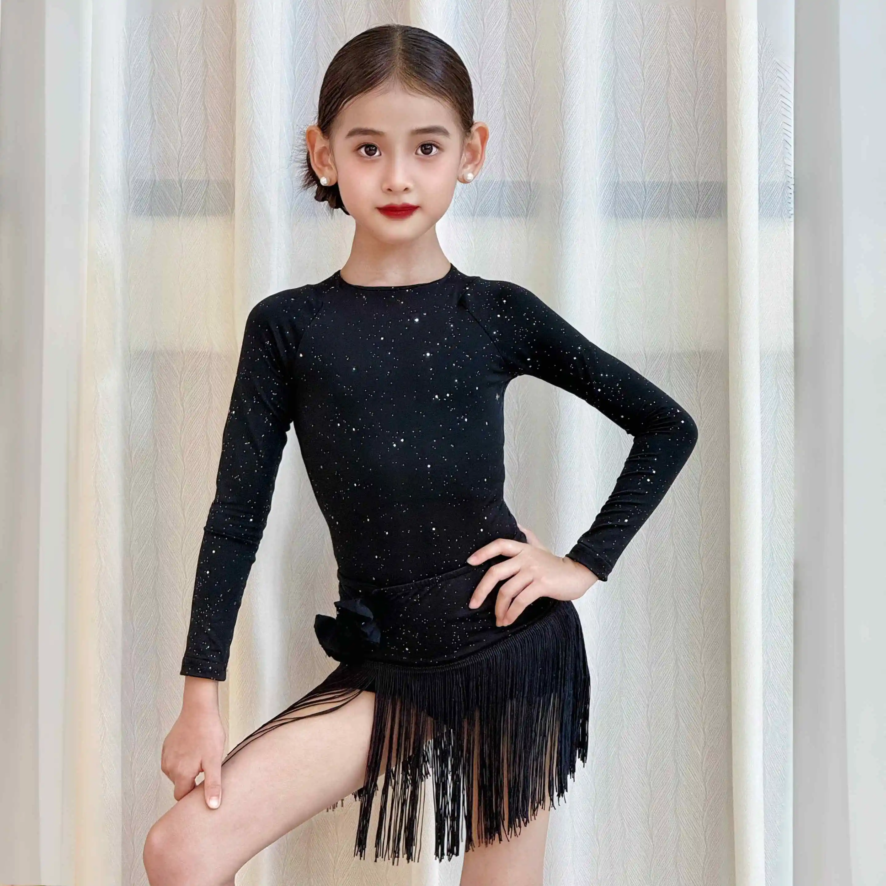 2025 enfants vêtements de danse latine filles robe à franges paillettes manches longues robe noire Rumba Performance robe de compétition DNV24851