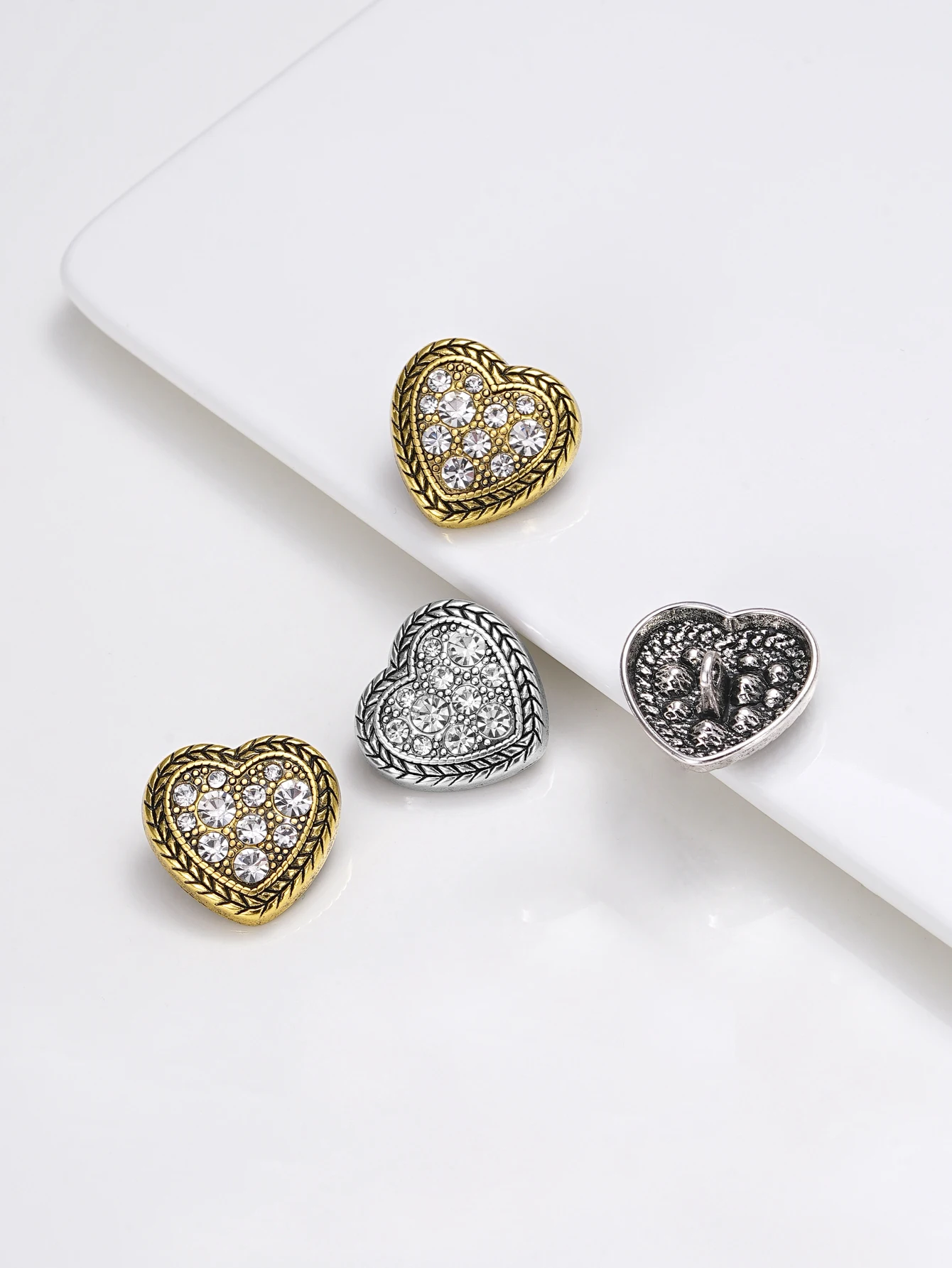 

6pcs/Vintage Heart-Shaped Rhinestone Embellished Metal Buttons Versatile DIY Fashion Accessories Decorative Clips for Clothing