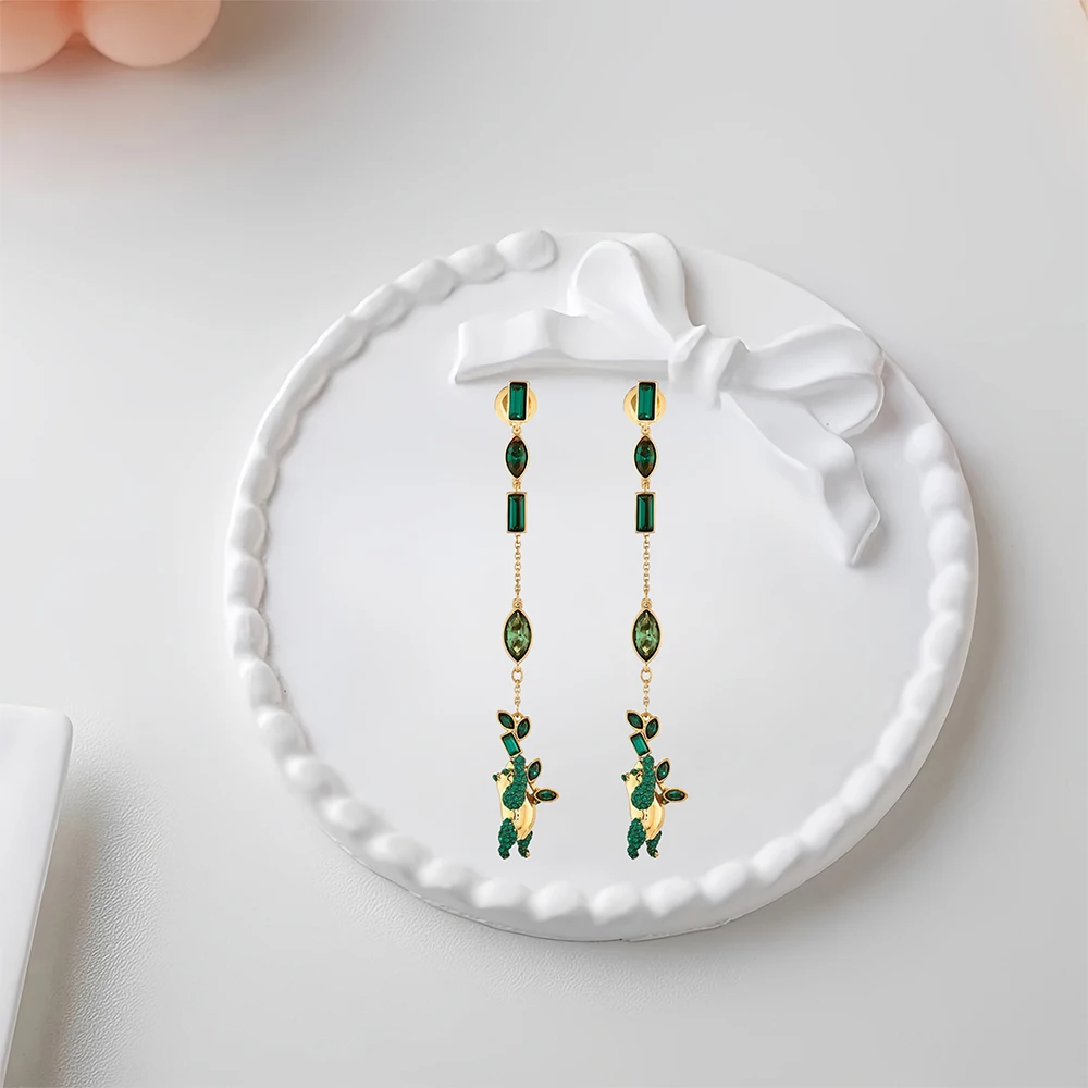 

2025 Hot Selling Brand Women's Earrings Simple, Fashionable, Luxurious Jewelry Suitable for Gifting To Friends