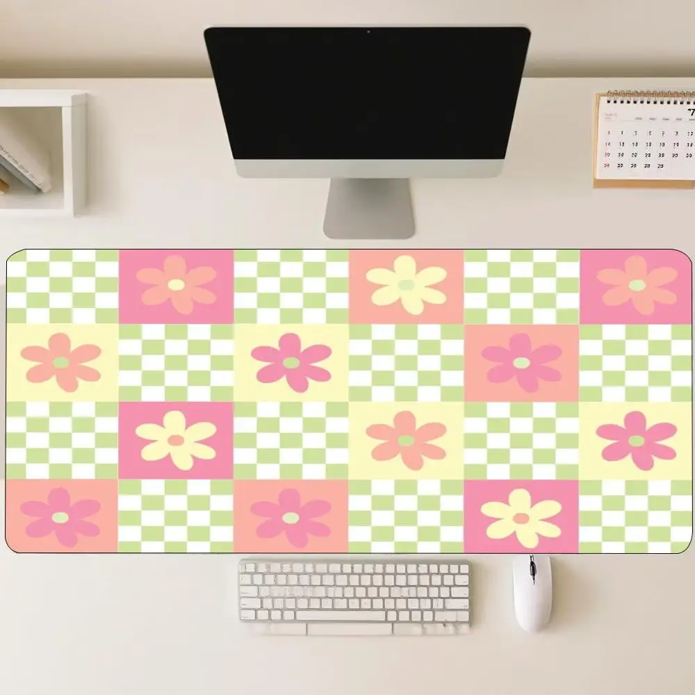 Pastel Checkered Retro Flower Art Non‑Slip Rubber MousePad For Precise Mouse Control Gaming Laptop Desktop Daily Office Sessions