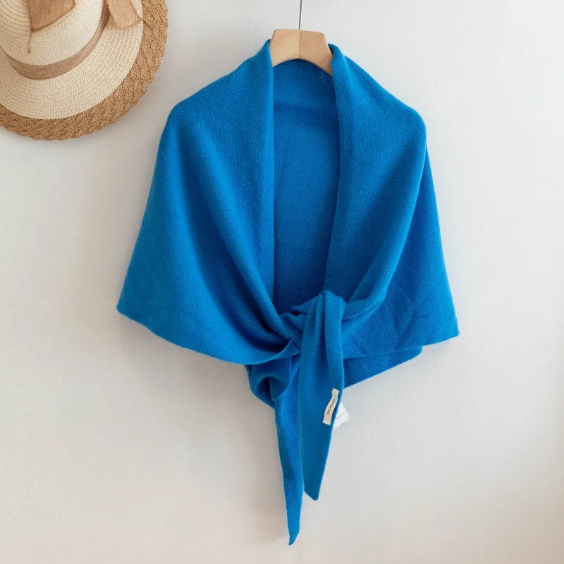 

Треугольная шаль из 100% шерсти. Высококачественный и универсальный для осени и зимы. Подходит для внешнего использования и теплый шарф для женщин. Роскошный.