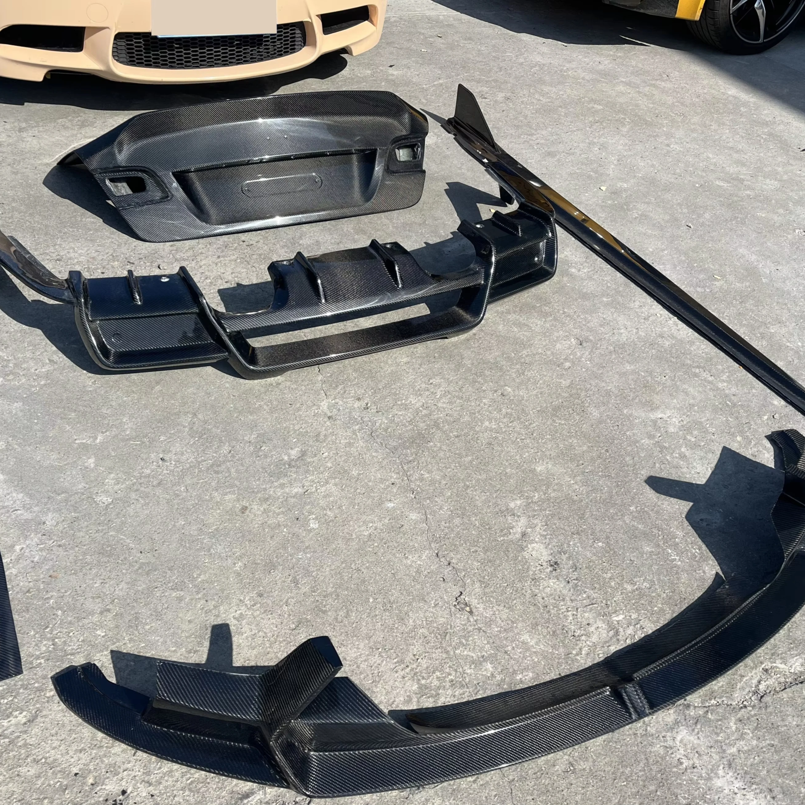 

Carbon Front Bumper Lip for B-M-W E92 E92 M3 Real Carbon Fiber Made One Piece Design