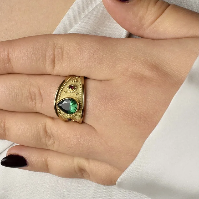 Anillo de gota de agua de palacio compuesto europeo y americano, chapado en oro de 18k con incrustaciones de circonita verde, joyería, nuevo