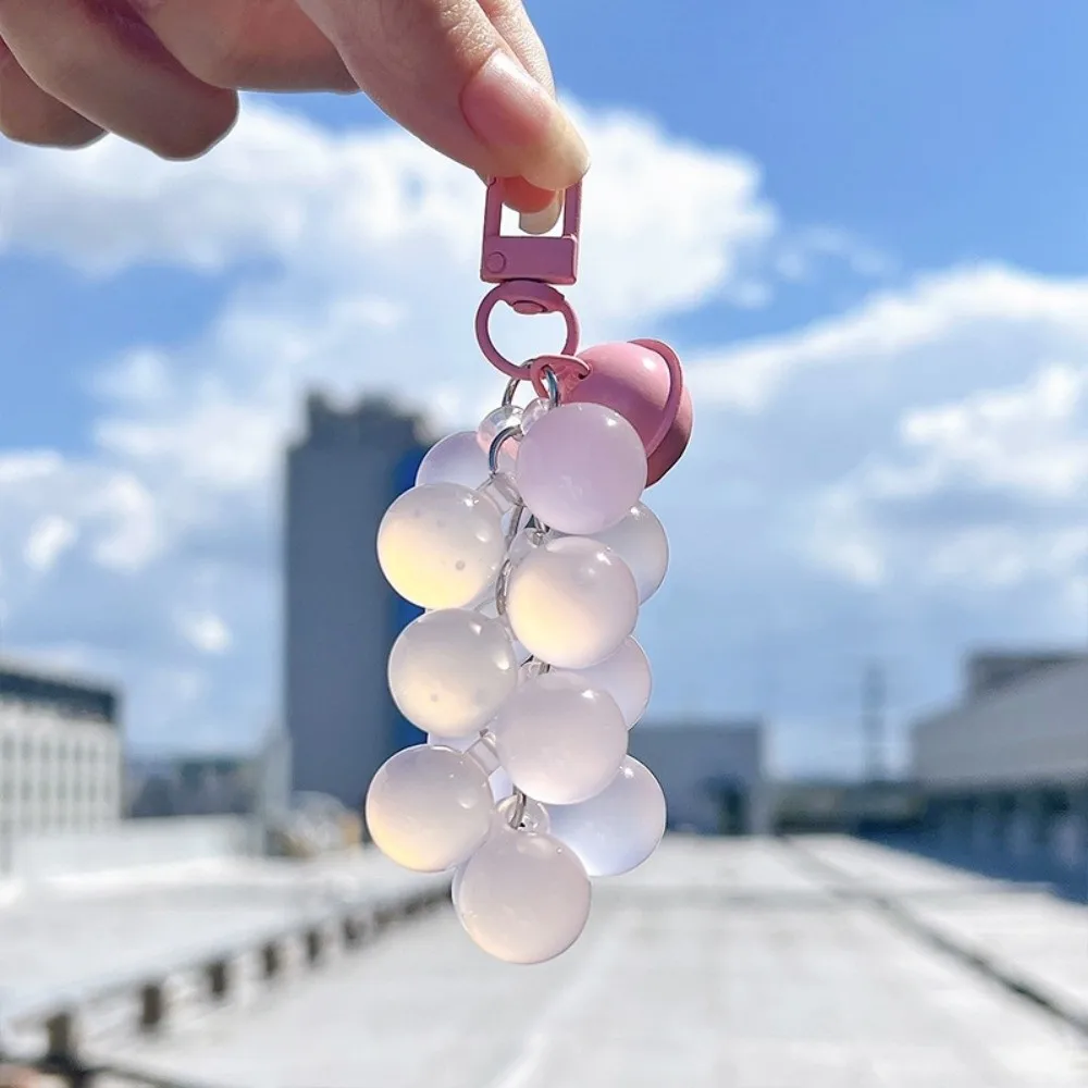 UV-Sensitive Grape Key Chain Color-Shifting Acrylic Beaded Bag Charm Glow-Effect Fruit-Shaped UV Changing Pendant for Gifts