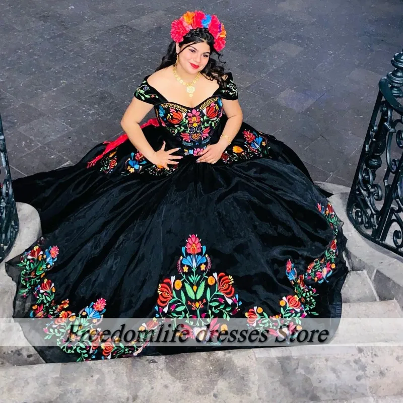 Charro Black Embroidery Quinceanera Dresses Off Shoulder Floral Organza Ruffles Sweet 16 vestidos de 15 quinceañera 2024