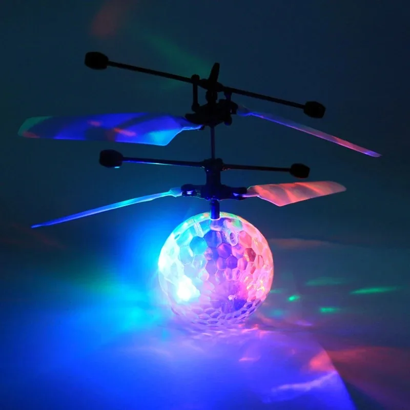 Sospensione della luce a led Sfera di cristallo Induzione a infrarossi Controllo dei gesti RC Giocattoli luminosi colorati Volare Regalo unico per i bambini