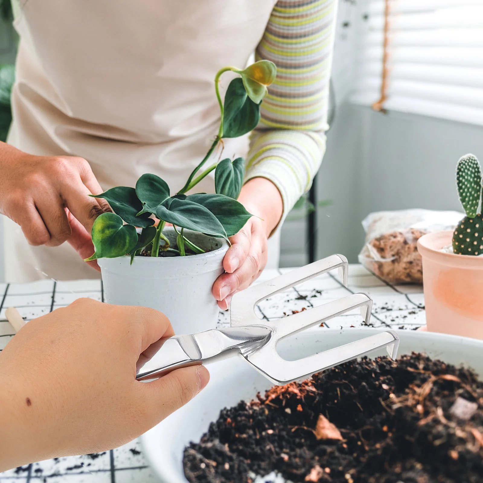 

Garden Rake Tool Lightweight Aluminum Alloy Hand Rake For Planting Soil Loosening Potting Small Gardening Cultivator Outdoor