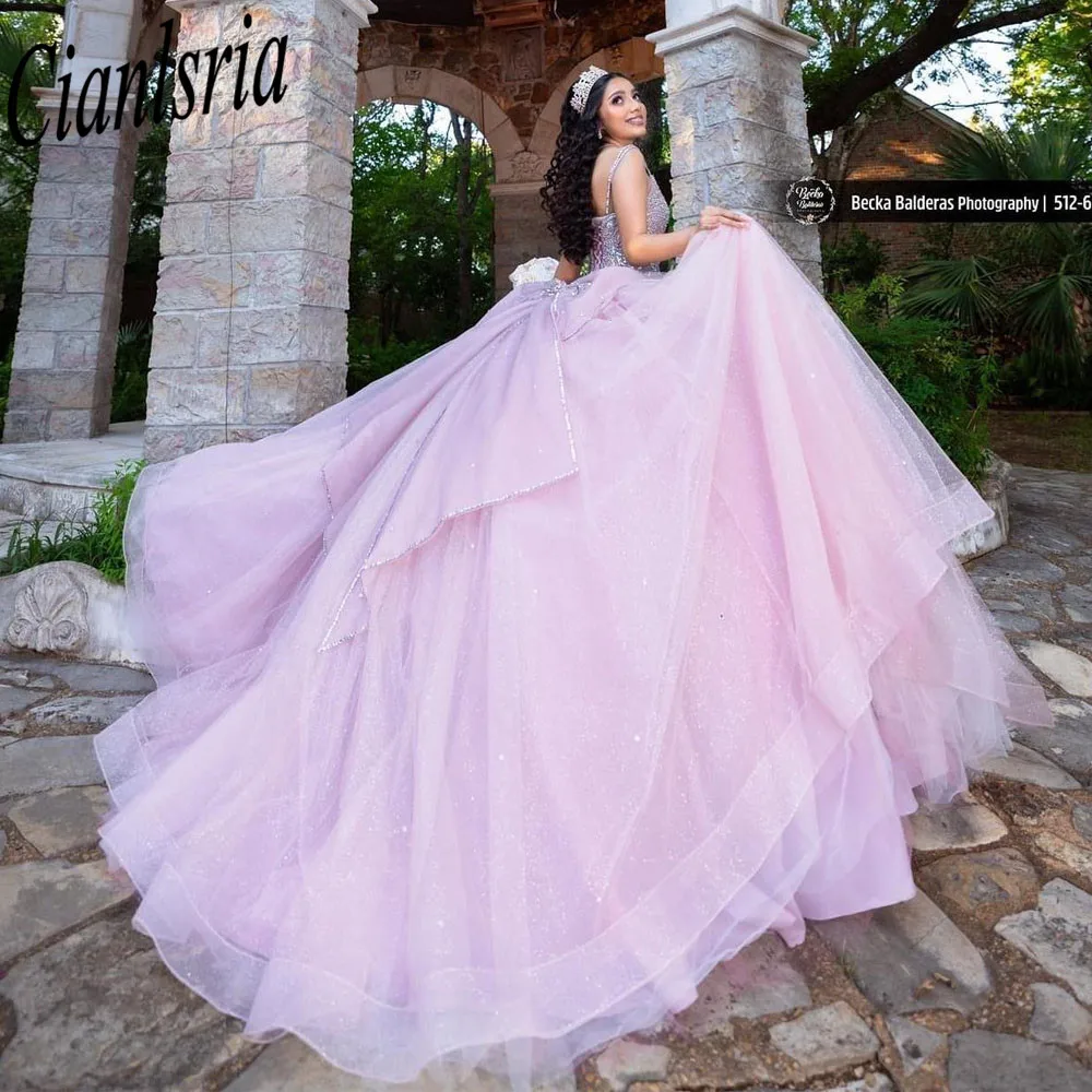 

Pink Quinceanera Dresses Ball Gowns For Sweet 16 Girls Beads Appliques Graduation Gown Lace UP Vestidos De 15 Años