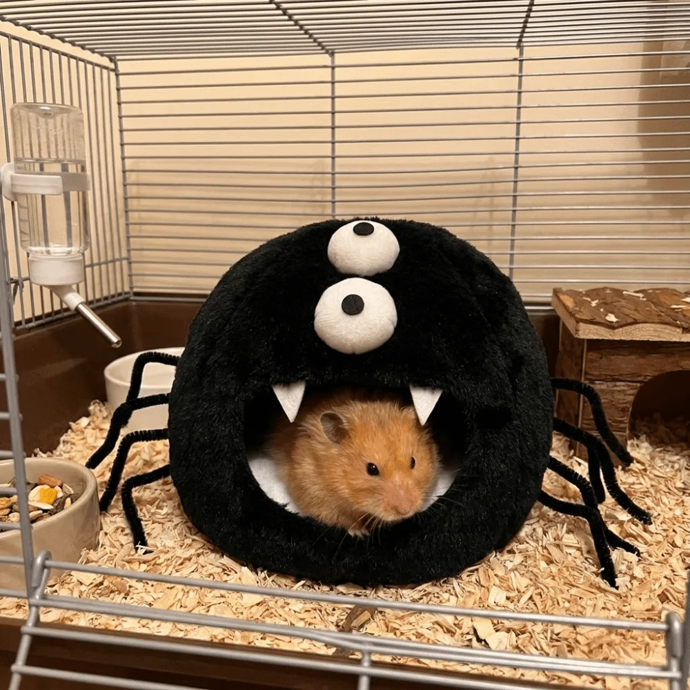 Cama de algodón para mascotas en forma de araña de peluche, cálida y cómoda, casa de hámster para Halloween, diseño de araña negra semi-cerrada, villa para ardillas.