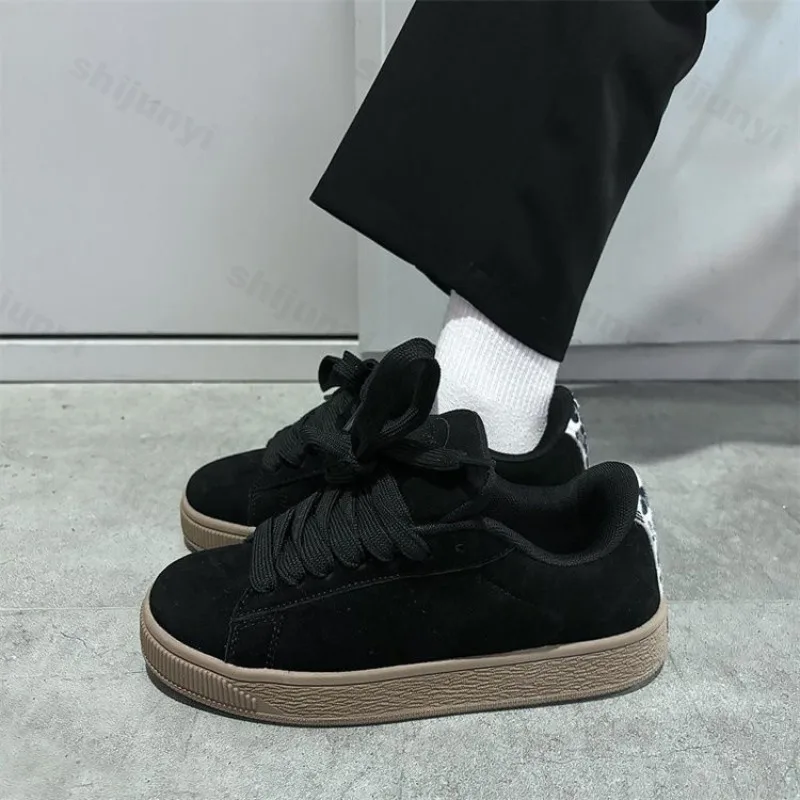 Zapatos informales con plataforma para hombre, zapatillas vulcanizadas con cordones cruzados, cómodas, antideslizantes para exteriores, primavera y otoño, 2025