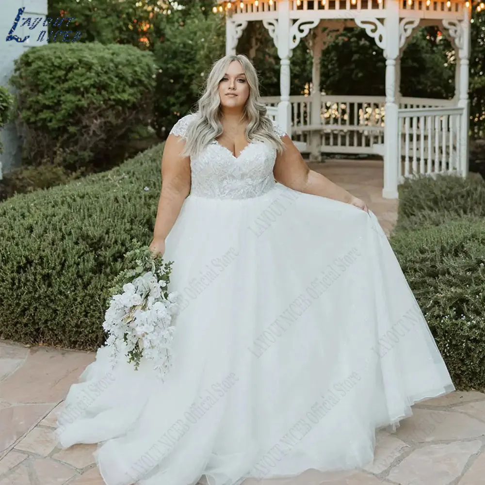 LAYOUT NICEB Cap Sleeves Appliques Plus Size Bridal Dresses V-Neck A-Line Wedding Gowns Back Lace Up Custom Made robes de mariée image 3