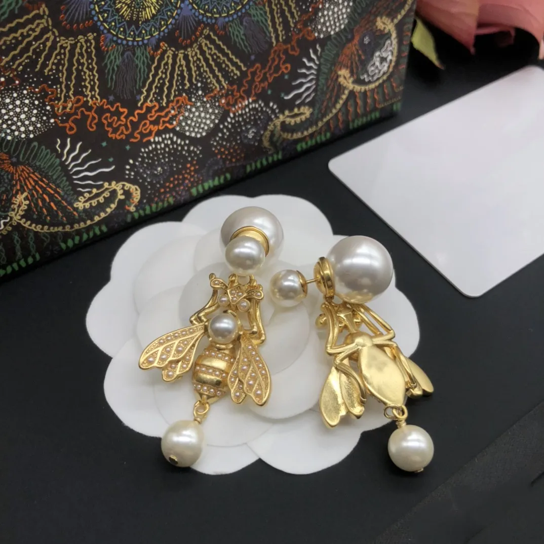 European and American popular retro style bee pearl earrings