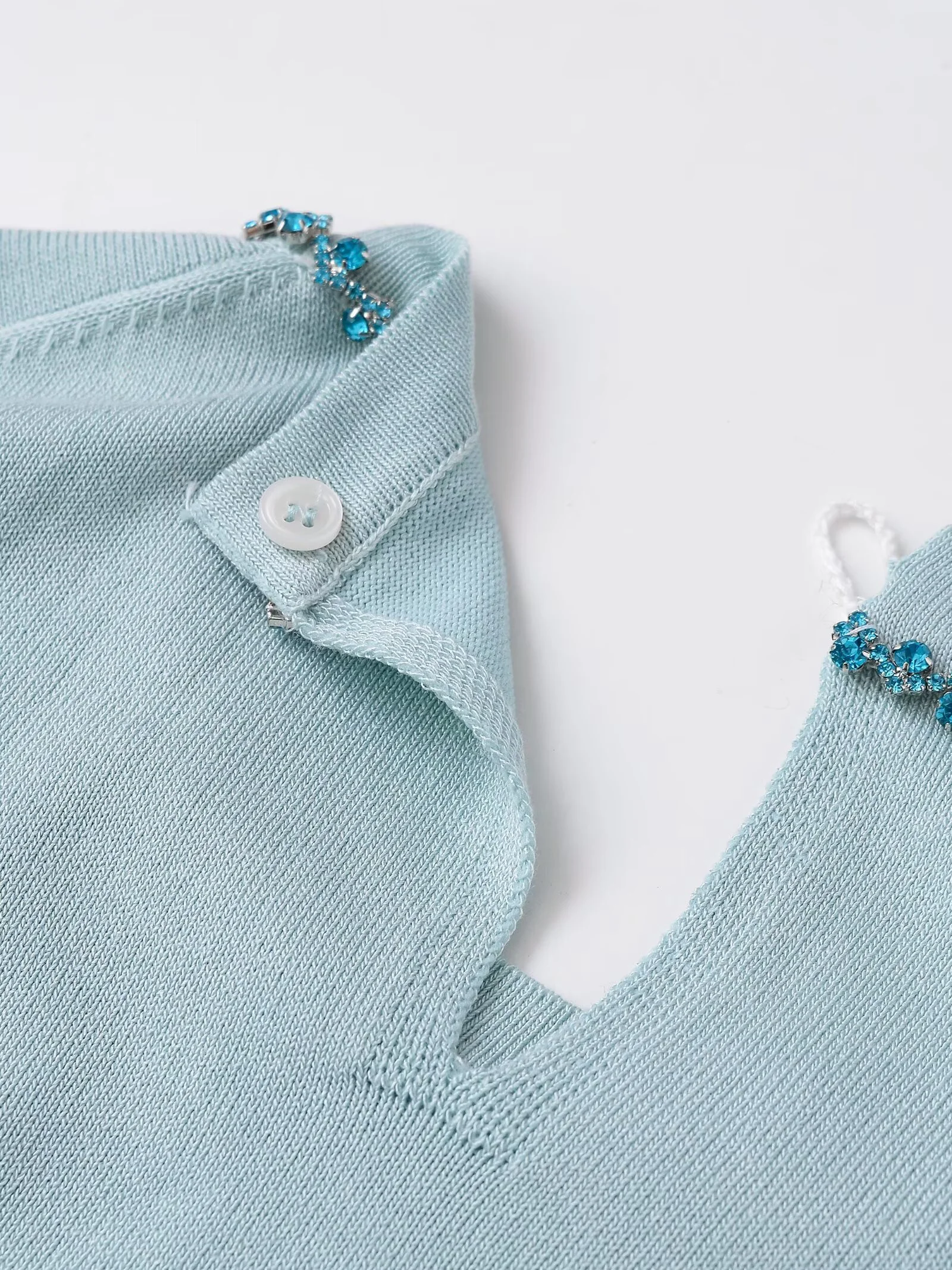 2025, herbst Neue frauen Casual Rundhals Langarm Pullover mit Zurück Split Schmuck Perle Dekoration Gestrickte Pullover