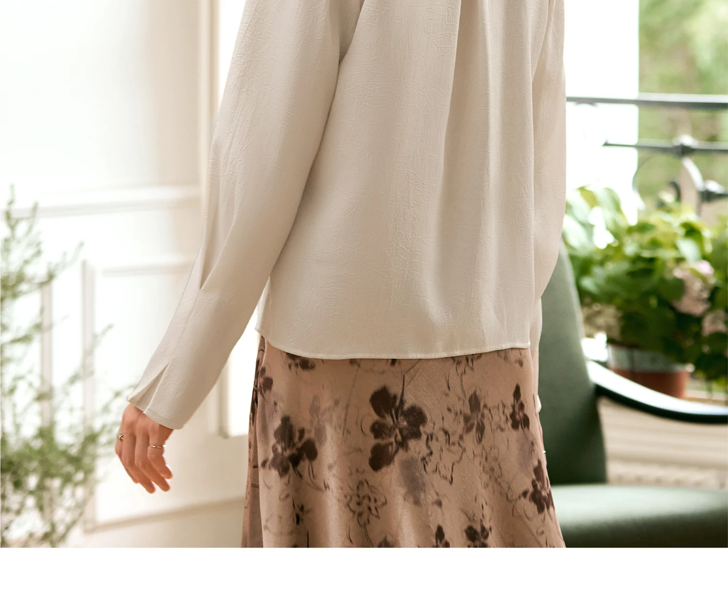 OLrain Casual Chiffon Women Blouse 2025 Autumn Solid French Lace-up V Neck Floral Puff Sleeve Elegant Folds Shirts N56QC93866