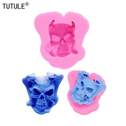 Snake king skull resin mold-jewelry earrings Keychain Polymer Clay Silicone mold-shaker Fondant Chocolate Silicone mold