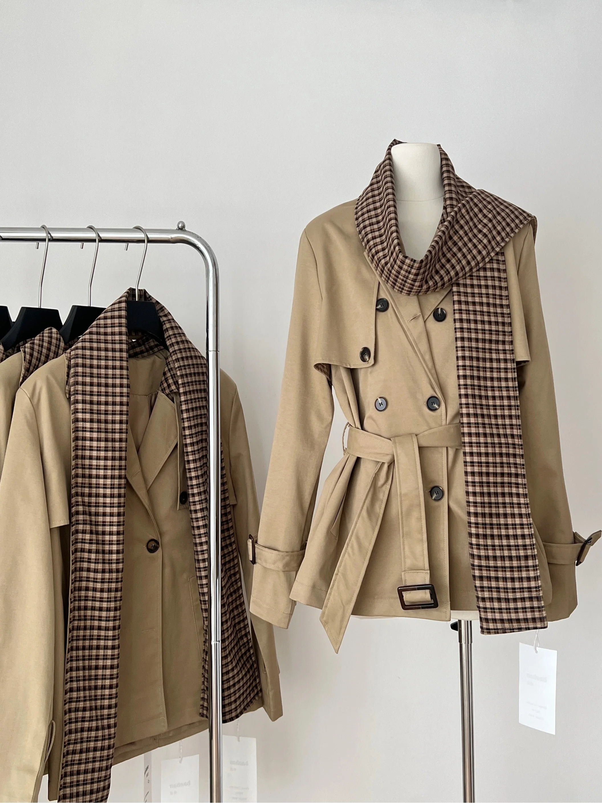 

Женская весенне-осенняя верхняя одежда с двойными пуговицами в стиле ретро Briti Sle с поясом и запахом на талии