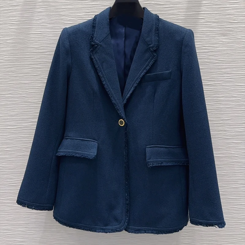 

High-quality single-button flat collar women's suit jacket with metal emblem Fashionable commuter clothing coat 25101037