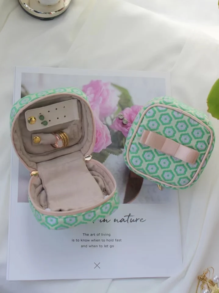 

Portable Travel Fre Handmade Embroidery Jewelry Storage Box Nelace Ring Earring Storage Bag Soft Velvet Material Japanese...