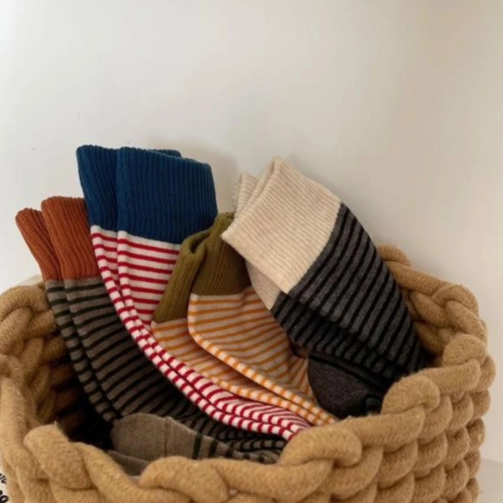 5 أزواج من الجوارب المخططة المتناقضة للخريف والشتاء على طراز الغابة، جوارب كاجوال متوسطة الساق