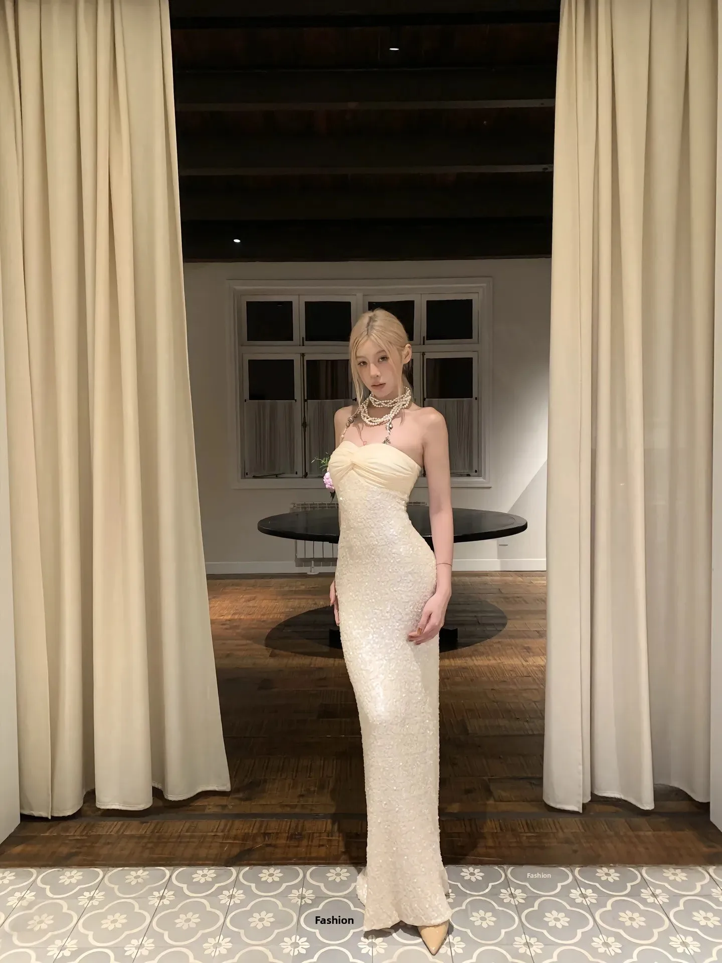 

OUTFlT STUDIO Glittery Bandeau Dress Women's Autumn Waist-Cinching Long Dress Evening Gown High-End Sensation Slim Fit Style
