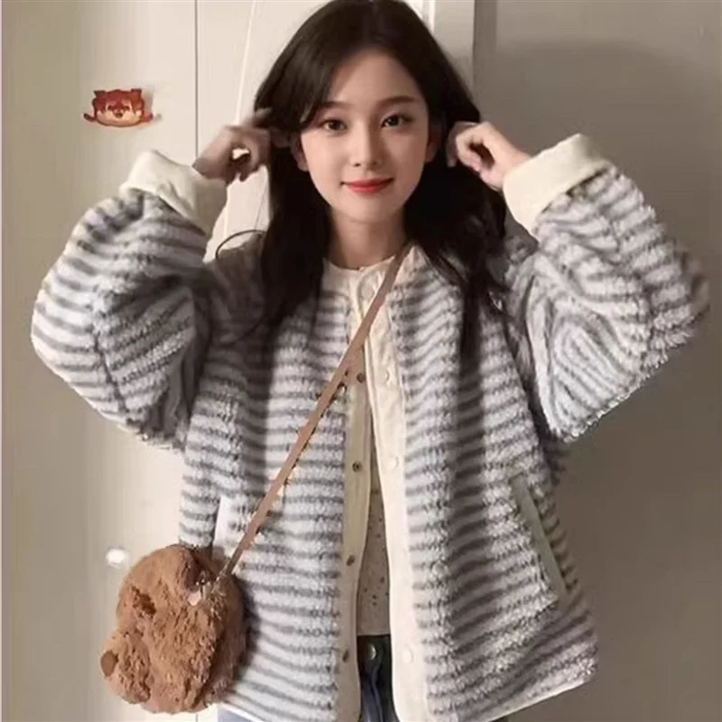 أنيقة الخريف الشتاء الرجعية لينة Sle جولة Ne زر واحد مخطط فضفاض تنوعا فرو الضأن الدفء ملابس خارجية للنساء