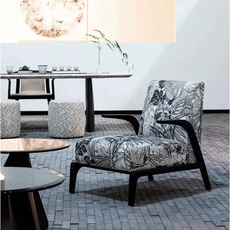 Modern Italian Solid Wood Single Sofa Simple Light Luxury Fabric Armchair for Living Room Balcony Leisure Chair Exhibition