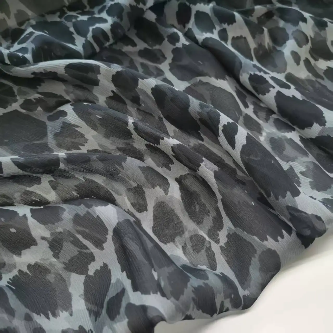 Tissu fin en soie naturelle classique motif léopard 100% Soie pour robe, écharpe, matériel de couture DIY