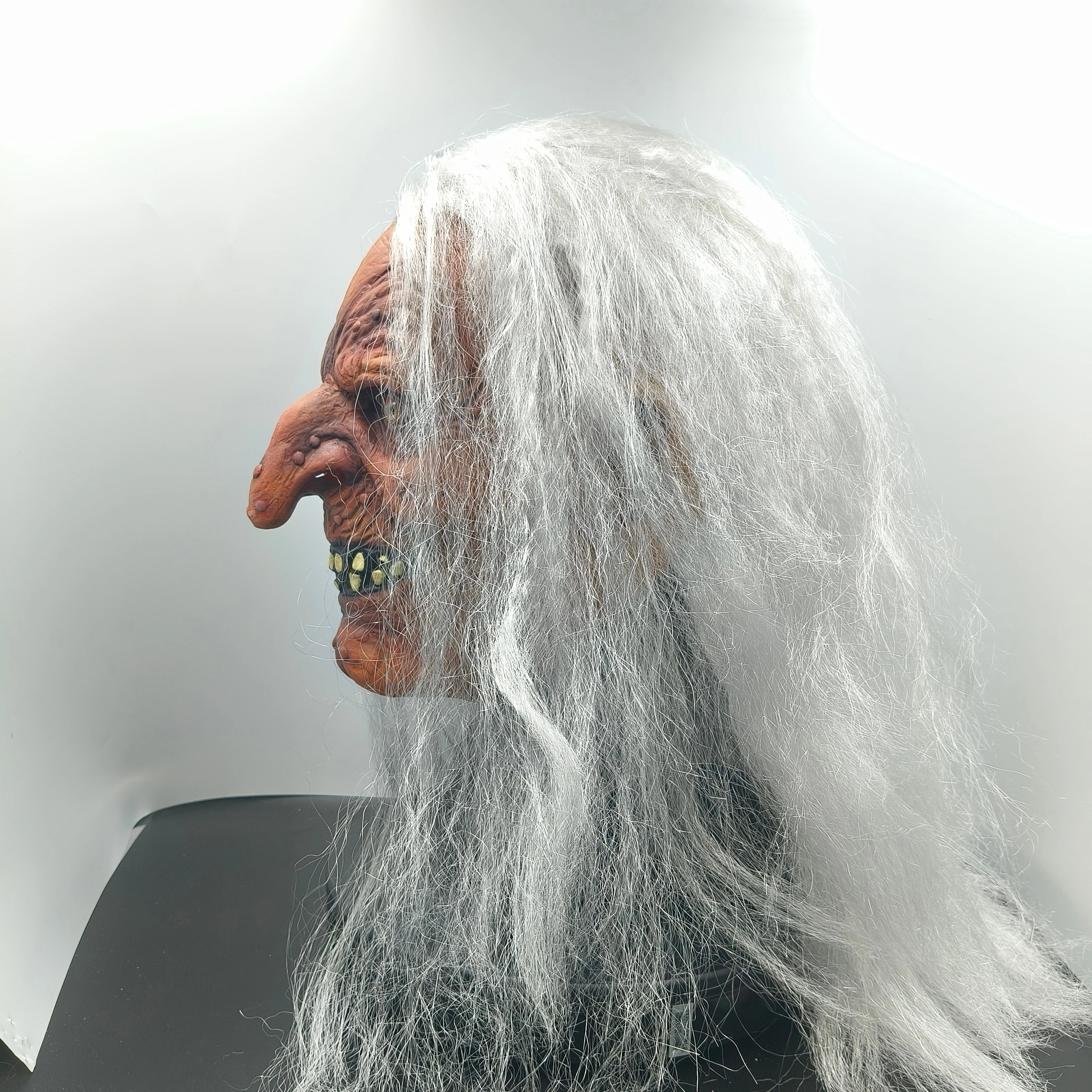 Realistische Latex-Alterfrauenmaske Gruselige Hexenmaske Unheimliche Oma Vollkopf-Gesichtsmaske mit Weißem Haar Horror Cosplay Halloween-Party-Kostüm – Detail 6