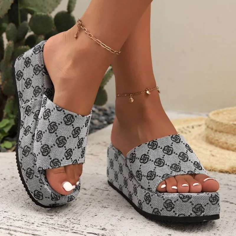 Sandalias de verano de marca de lujo para mujer, zapatillas planas de diseñador de moda, zapatos de suela suave, toboganes de playa transpirables