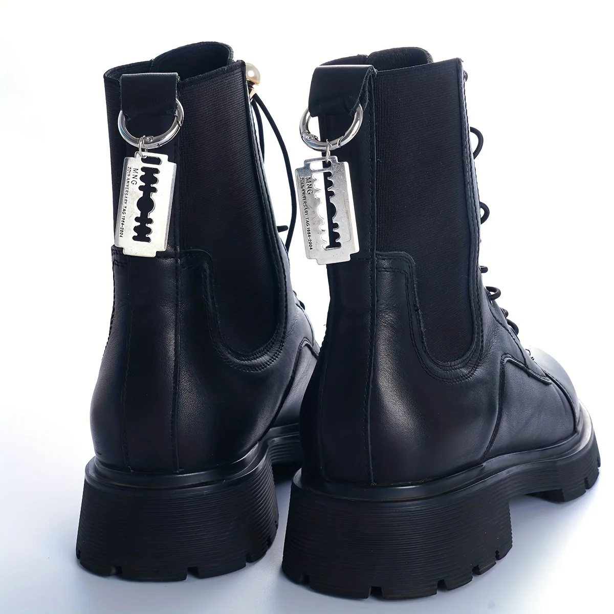 2 Stück Hip-Hop-Punk-Retro-Street-Imitationsklingen-Ringanhänger, Mehrzweckdekorationen, geeignet für Stiefel, High Heels, Taschen