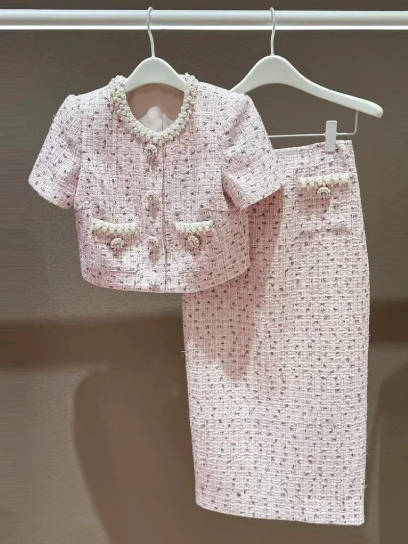 

2025 New Ladies Pink Tweed Set Pearl Embroidery Round Neck Single Breasted Short Sleeve Jacket + High Waist Midi Skirt Suits