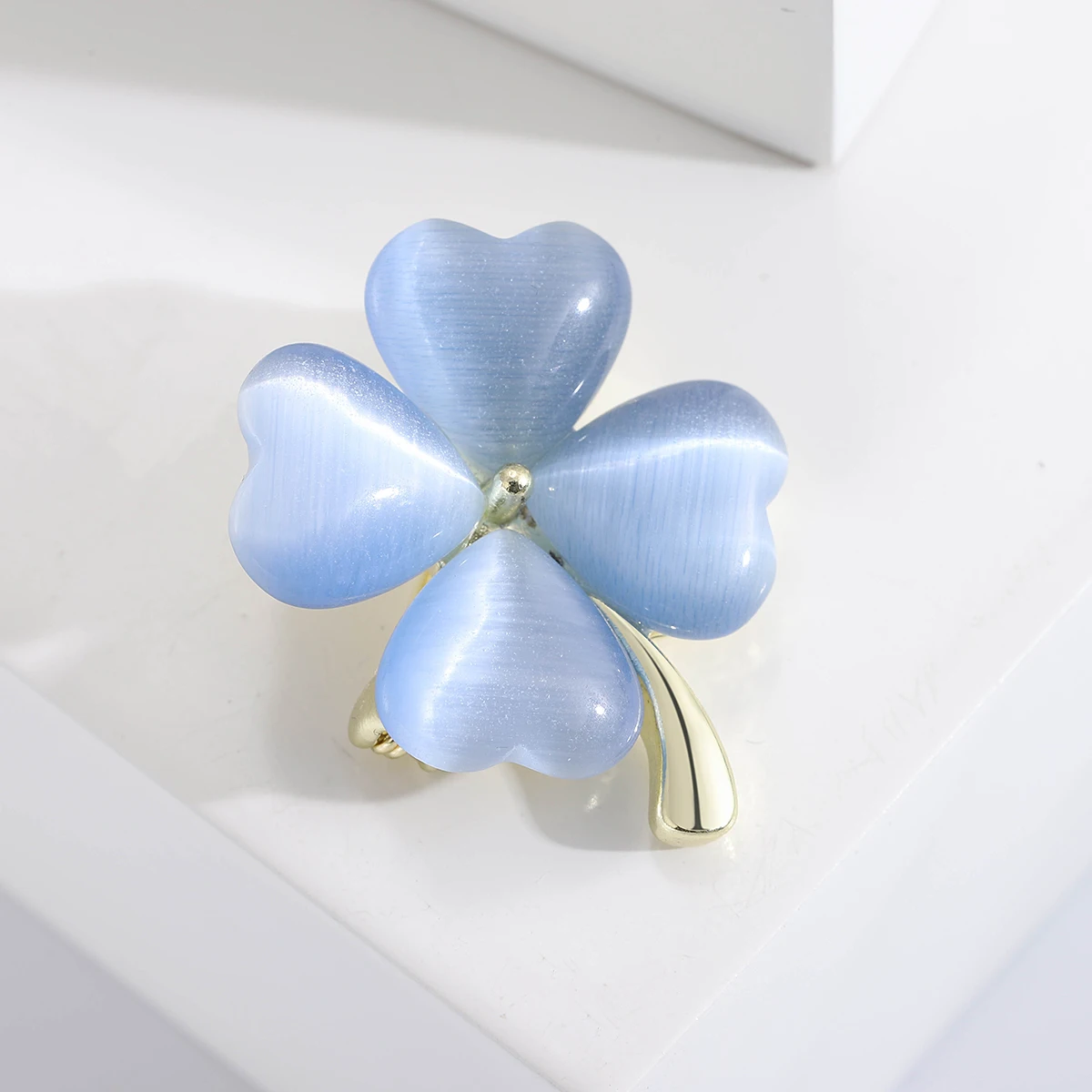 New Cat\'s Eye Gem Four-leaf clover Brooch Cute Fashion Pin Fashion accessory Brooch