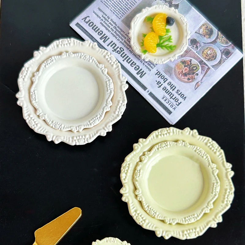 

3Pcs Miniature Dollhouse Pastry Plates Mini Retro Carving Tray Disc Play Kitchen Food For Doll Accessories