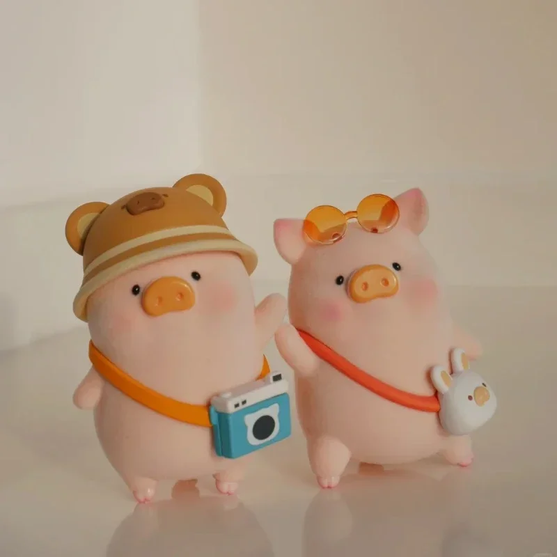 52 ของเล่น Action Figure Mystery กล่องตาบอด LULU Piggy Travel Series ของเล่นสะสมเดสก์ท็อปตกแต่งของขวัญคริสต์มาสปัจจุบัน