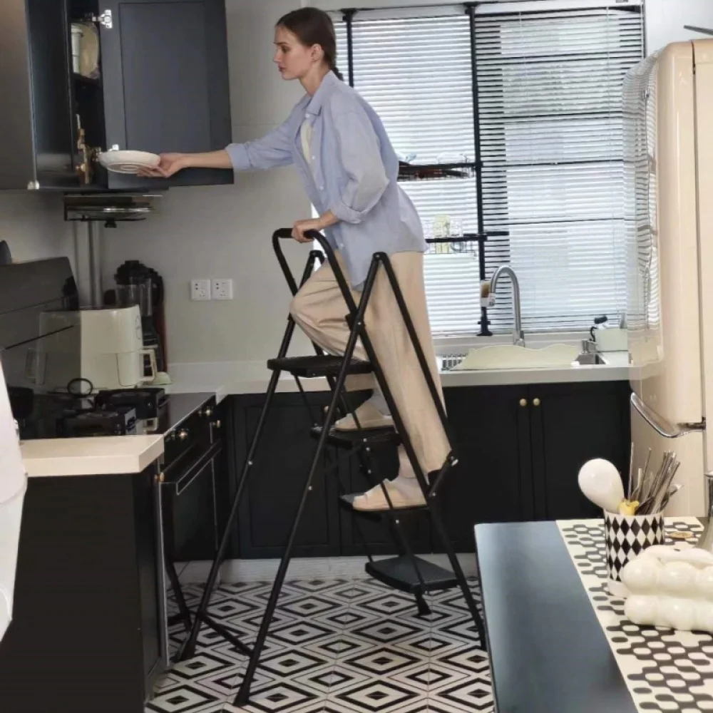 Four Step Ladder Lightweight Folding Four Step Stool Wide Anti Slip Pedal Safety Handle Multi-purpose Step Ladder Suitable Home