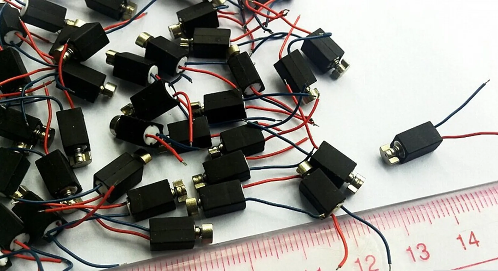 

100 шт./лот 4 мм x 8 мм мини-двигатель Вибрирующая Вибрация для DIY игрушечного телефона/пейджера
