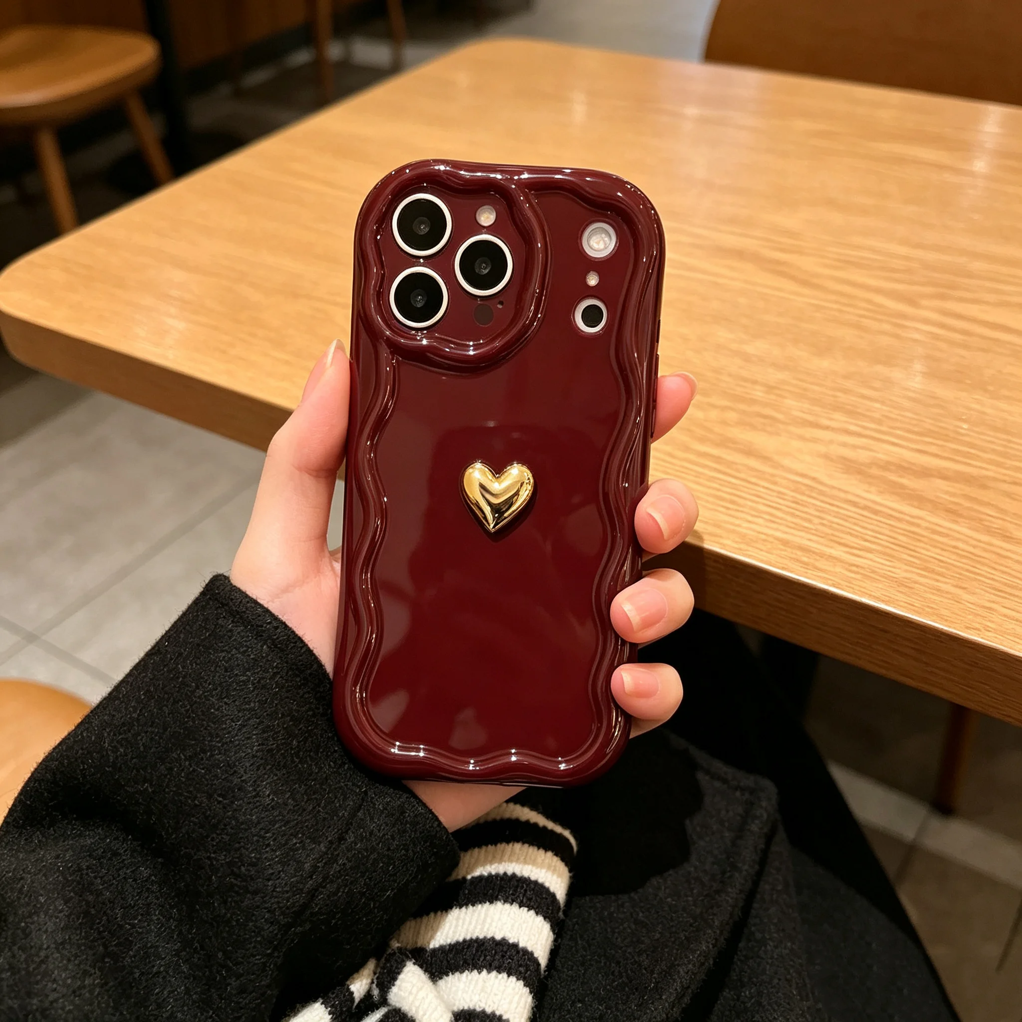 3D Retro Weinrot Wellenmuster mit Goldsternen Handyhülle für iPhone 17 15 13 11 12 14 16 Pro Max Plus Objektivschutz Silikonhülle für Damen – Detail 5