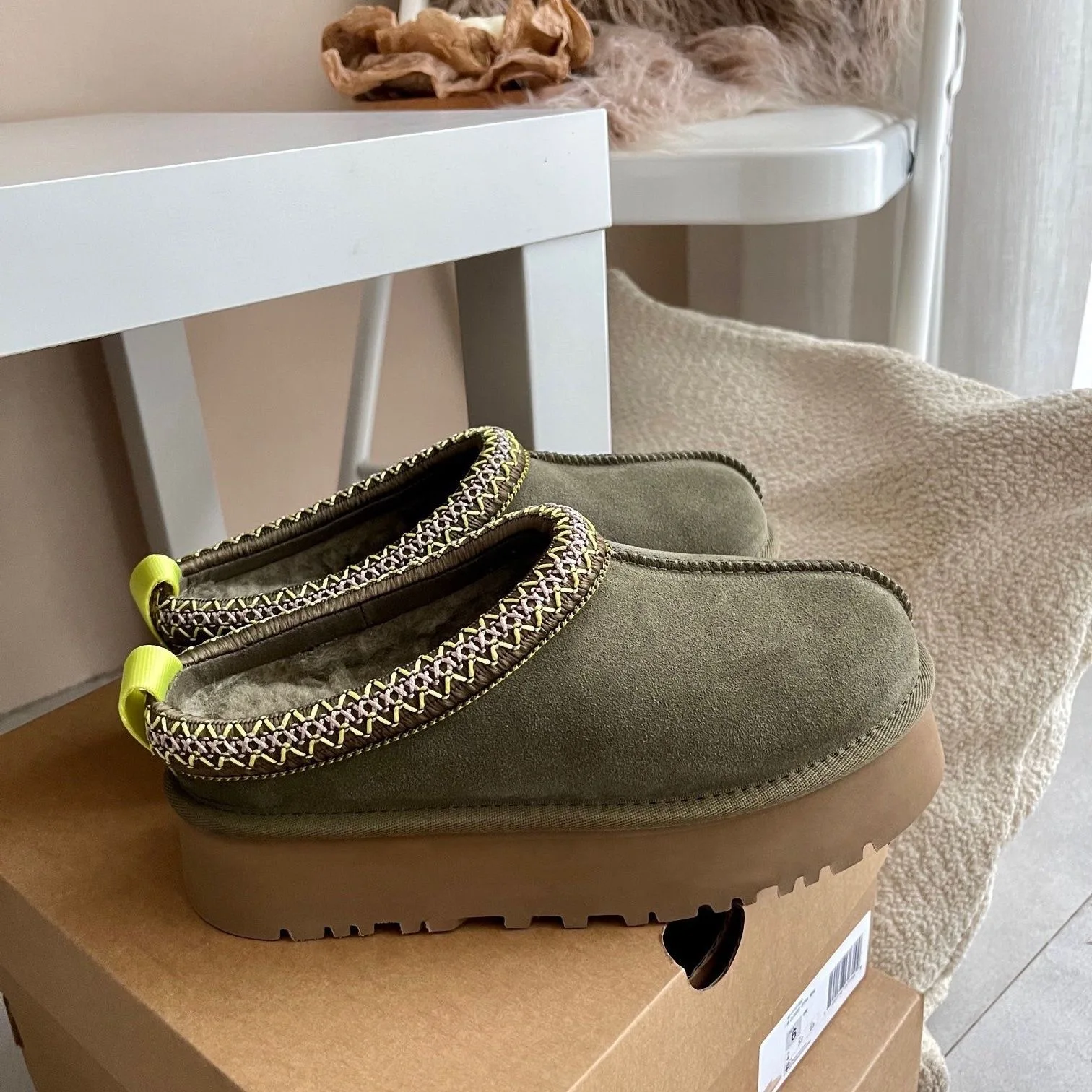 2025 New Australia Winter design mini snow boots Cow Suede Leather Women classic  Brand Ankle boots outdoors comfy sheep fur