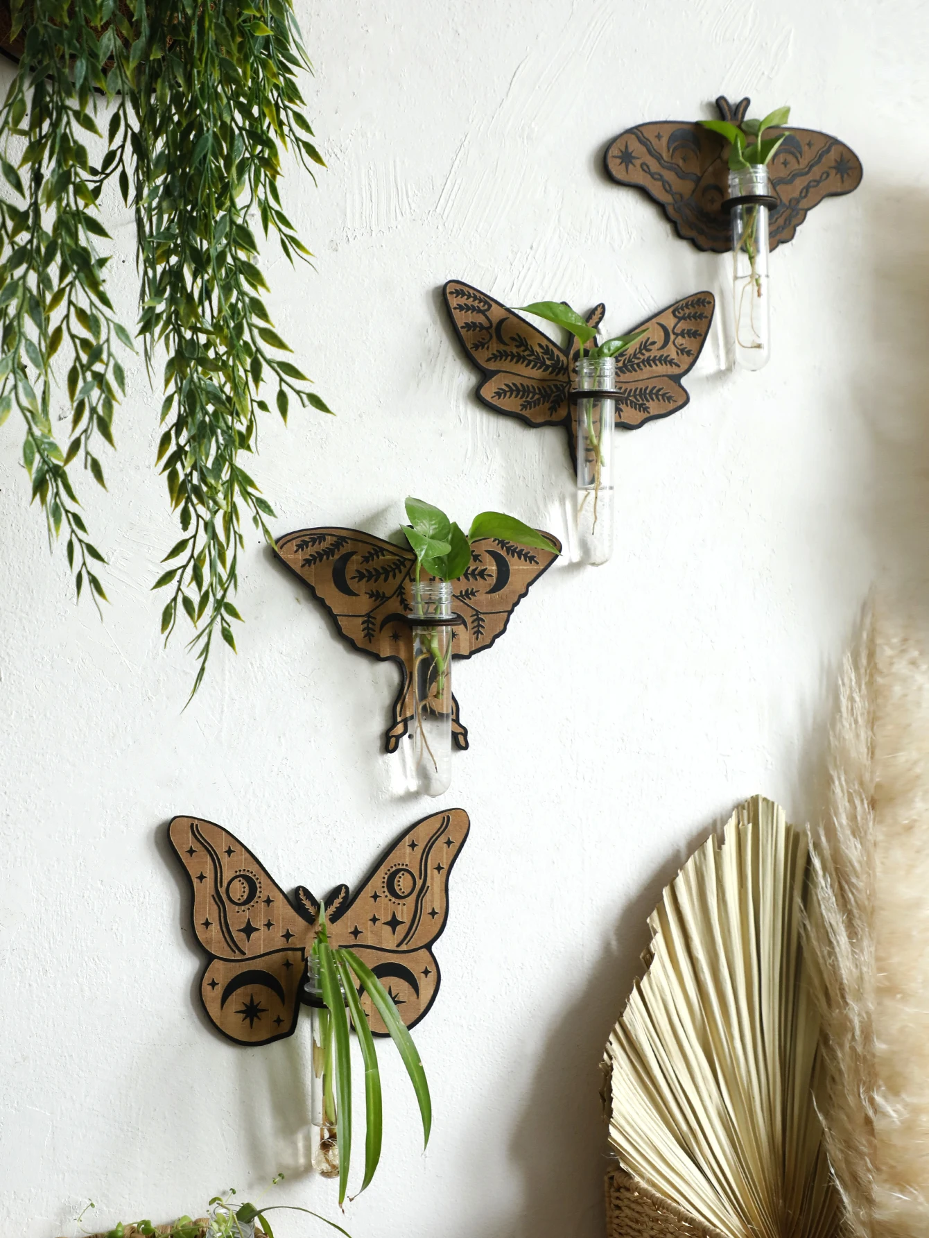 Butterfly Wall-Mounted Propagation Station，Wooden Hanging Plant Holder with Plastic Tubes for Indoor Plants, Hydroponic Planter