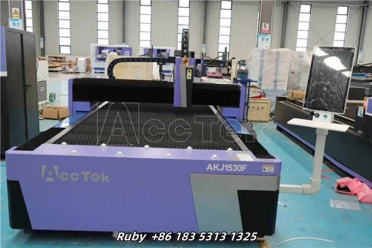 1.5 واط 2kw 3kw 5*10ft CNC معتدل الفولاذ المقاوم للصدأ الحديد الألومنيوم الصفائح المعدنية القاطع التلقائي الألياف آلة القطع بالليزر 1530