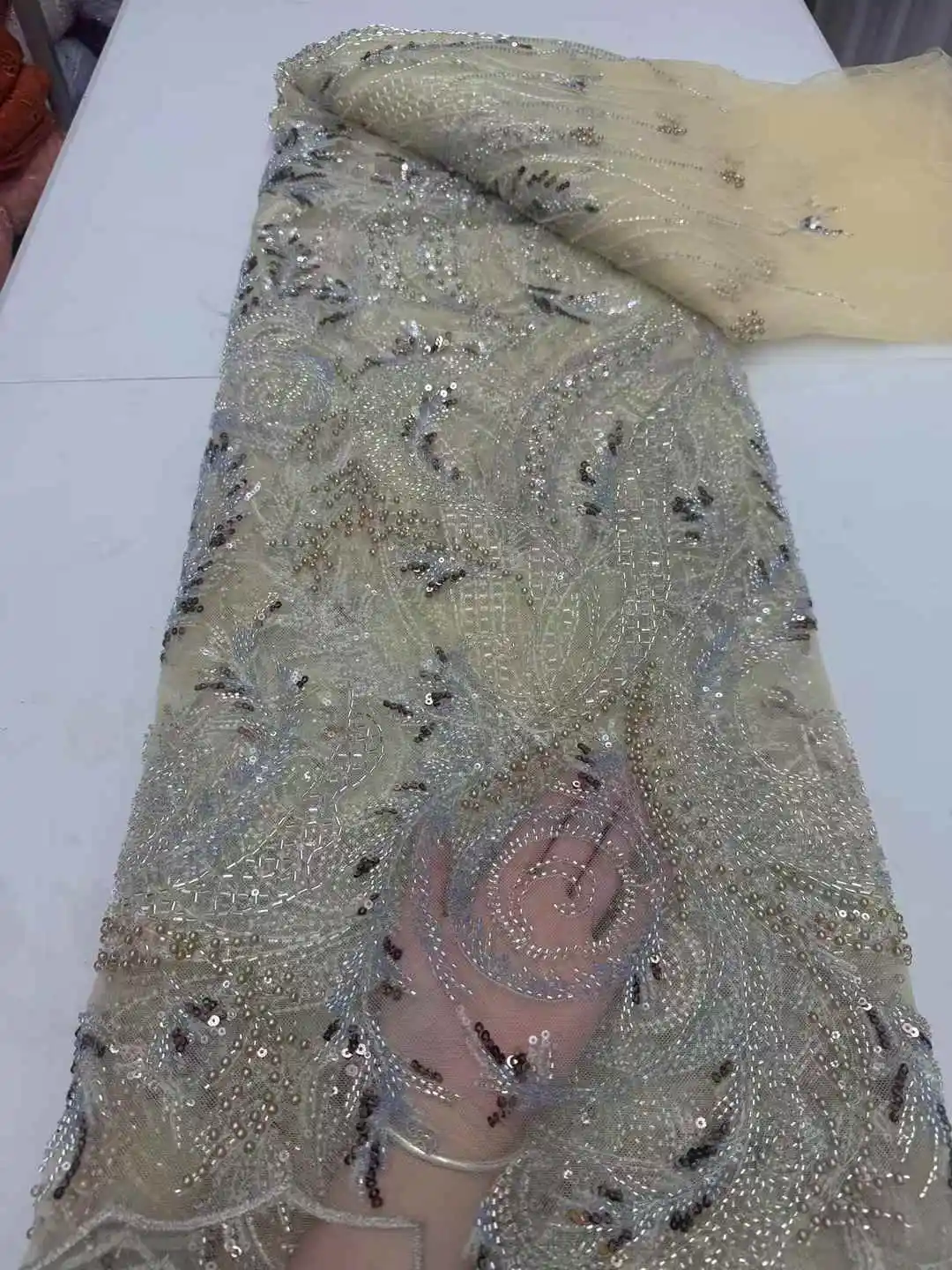 

2025 Latest Nigerian Sequins Lace Fabric Heavy Hand Beaded Lace Fabric Luxury French Embroidery Beads Lace Fabric For Wedding