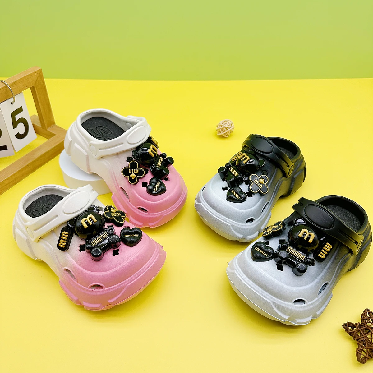 

Новые семейные сабо Black Min Bear с героями мультфильмов для мальчиков и девочек 606