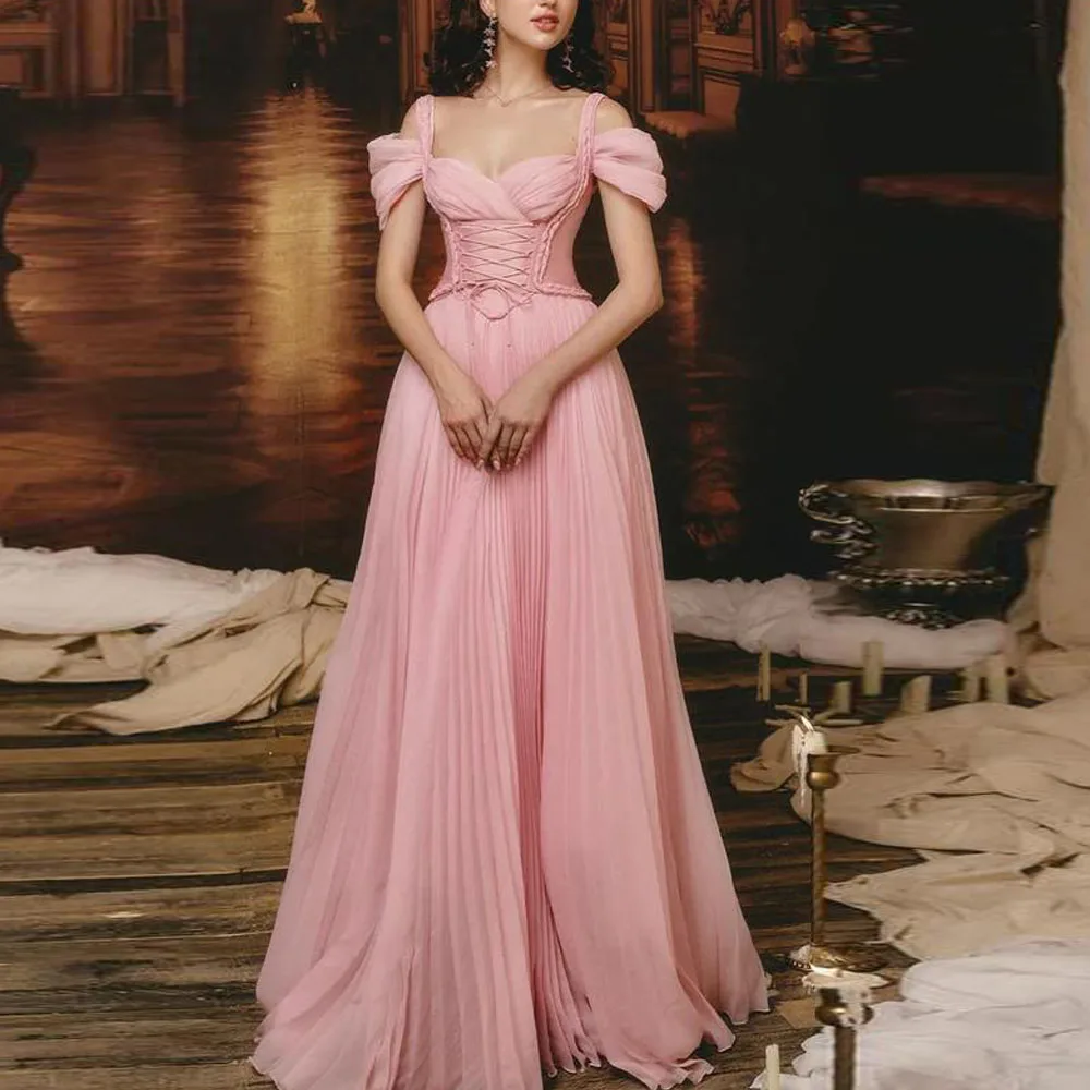 カスタマイズされた素朴なピンクのウエディングドレスプリーツコールドショルダースリーブフォーマルイブニングドレスコルセットフロアレングス特別なオケージョンの衣装
