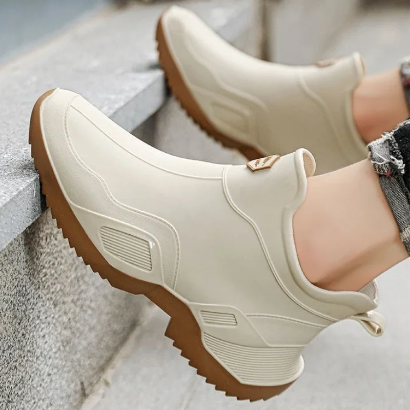 

Короткие алфавитные бежевые мужские резиновые сапоги Байкерские дизайнерские сапоги Gum Дешевые пластиковые 2025 грязевые садовые модные мужские туфли в продаже